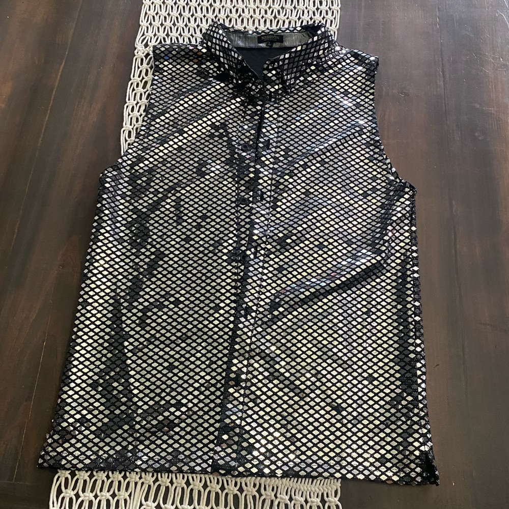 Mission silver metallic sleeveless button down shirt